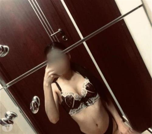 Blowjob in condom in Moncton with Hot Siema escort